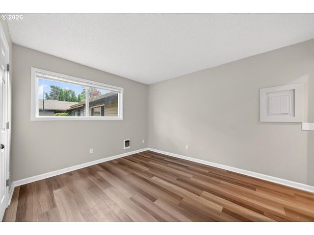 11257 Sw SPRINGWOOD Dr, Portland, OR 97223