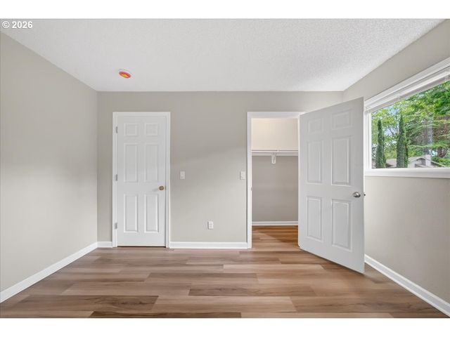 11257 Sw SPRINGWOOD Dr, Portland, OR 97223