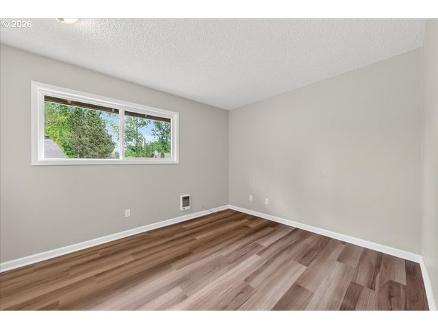 11257 Sw SPRINGWOOD Dr, Portland, OR 97223