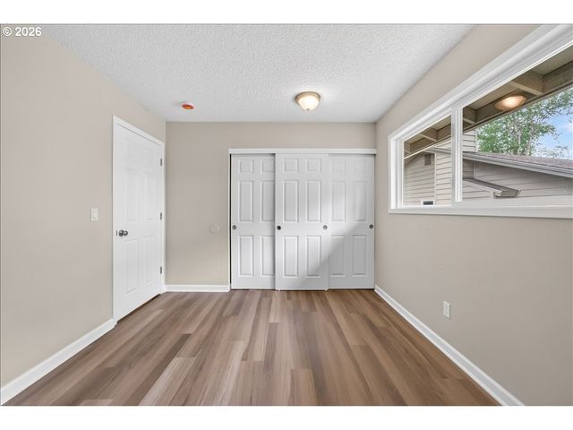 11257 Sw SPRINGWOOD Dr, Portland, OR 97223