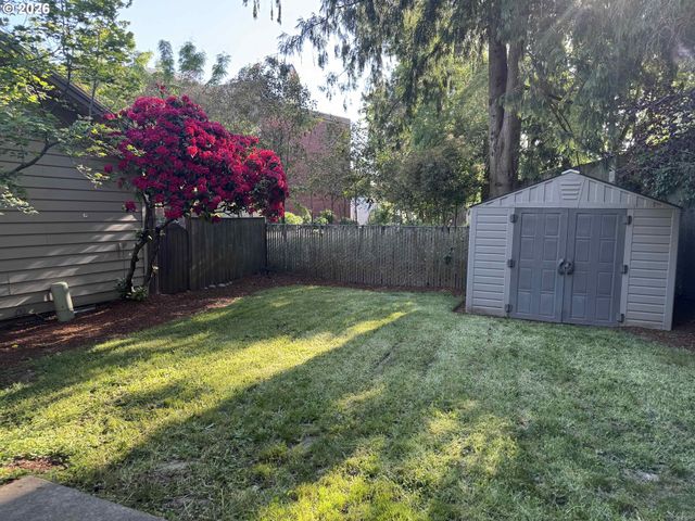 11257 Sw SPRINGWOOD Dr, Portland, OR 97223