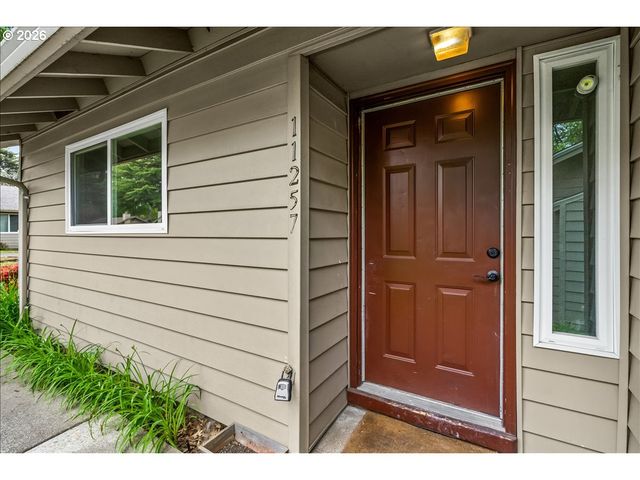 11257 Sw SPRINGWOOD Dr, Portland, OR 97223