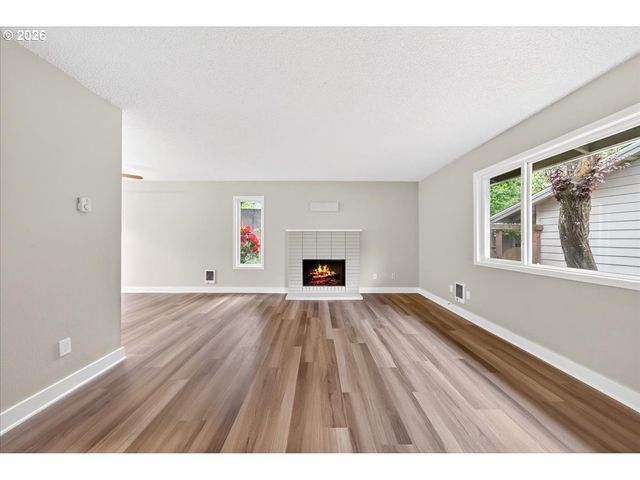 11257 Sw SPRINGWOOD Dr, Portland, OR 97223