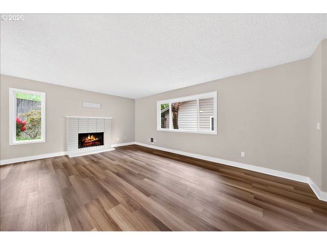 11257 Sw SPRINGWOOD Dr, Portland, OR 97223