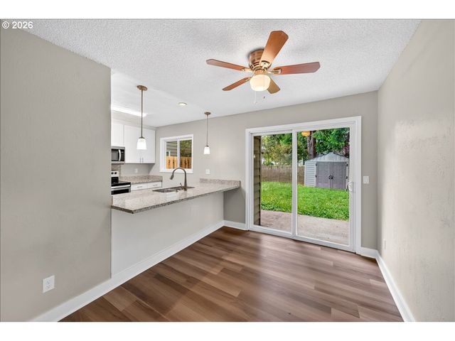 11257 Sw SPRINGWOOD Dr, Portland, OR 97223