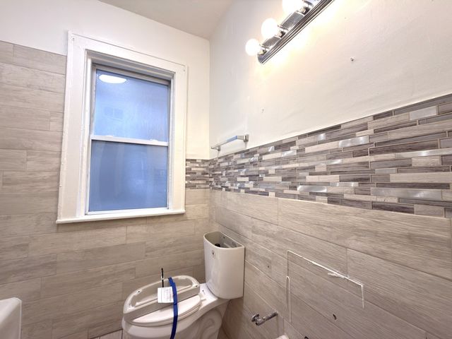 8216 S Maryland Avenue, Chicago, IL 60619