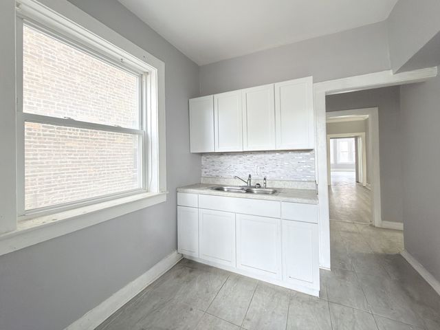 8216 S Maryland Avenue, Chicago, IL 60619