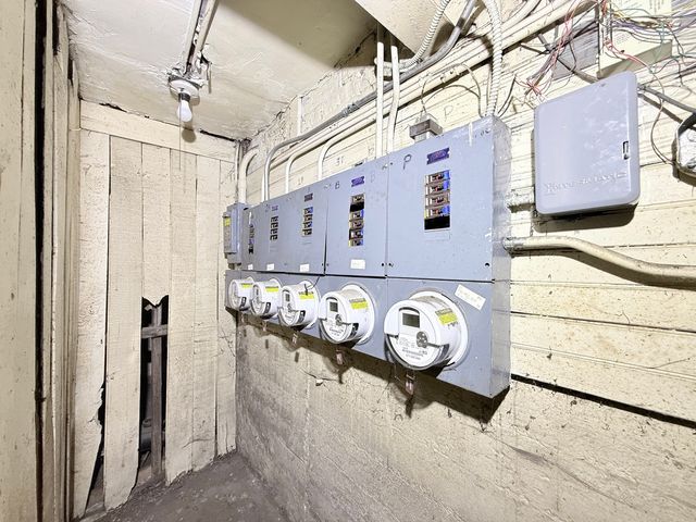 8216 S Maryland Avenue, Chicago, IL 60619