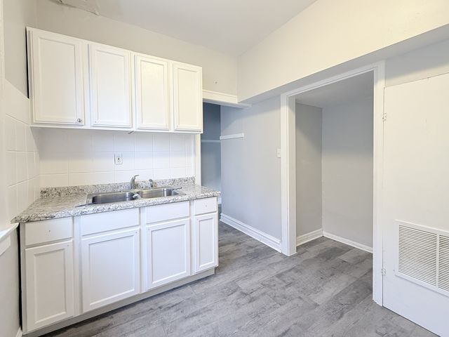 8216 S Maryland Avenue, Chicago, IL 60619