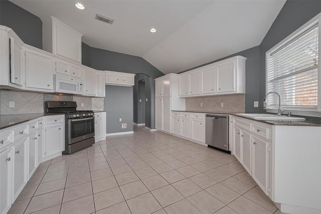9631 Highland Pointe Drive, Needville, TX 77461