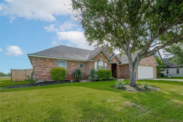 9631 Highland Pointe Drive, Needville, TX 77461