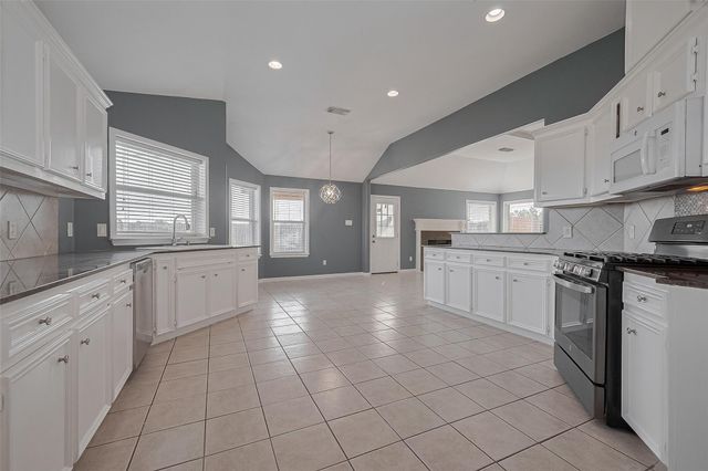 9631 Highland Pointe Drive, Needville, TX 77461