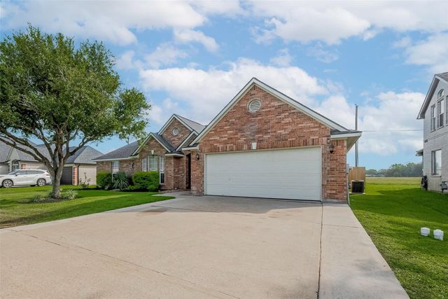9631 Highland Pointe Drive, Needville, TX 77461