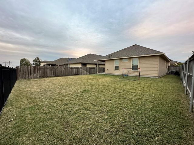 404 Blue Waterleaf LN, Georgetown, TX 78626