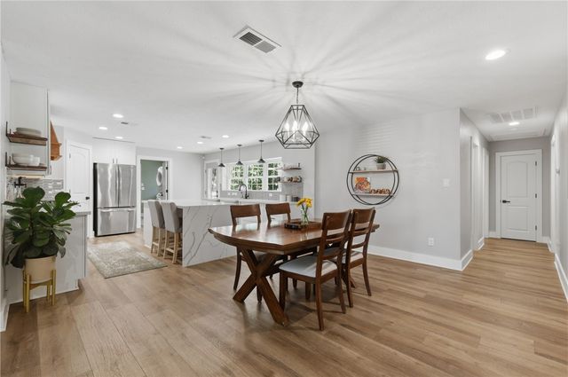 515 Crescent Drive, Bryan, TX 77801