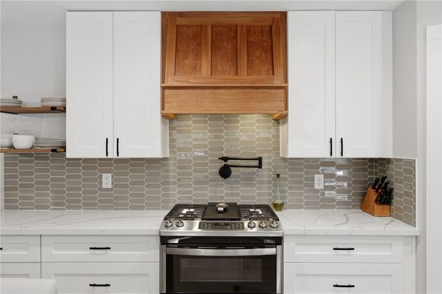 515 Crescent Drive, Bryan, TX 77801