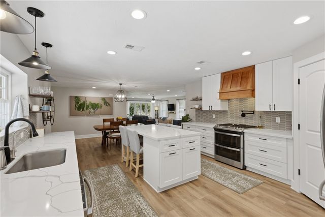 515 Crescent Drive, Bryan, TX 77801