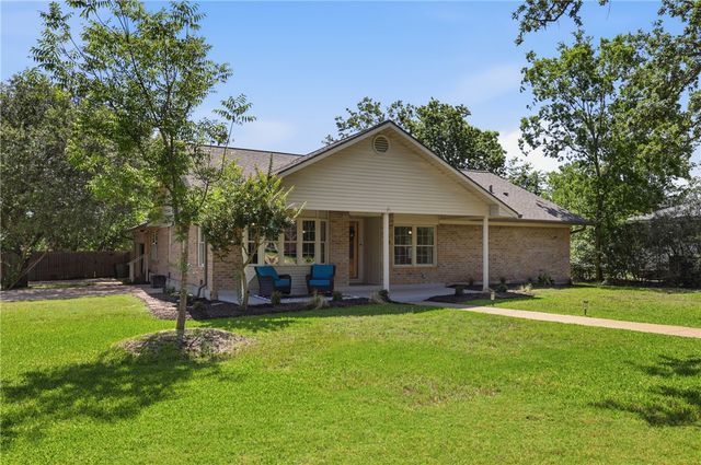 515 Crescent Drive, Bryan, TX 77801