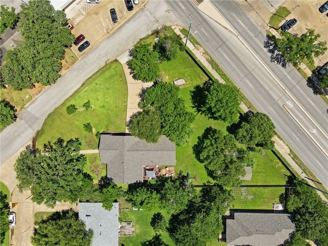 515 Crescent Drive, Bryan, TX 77801