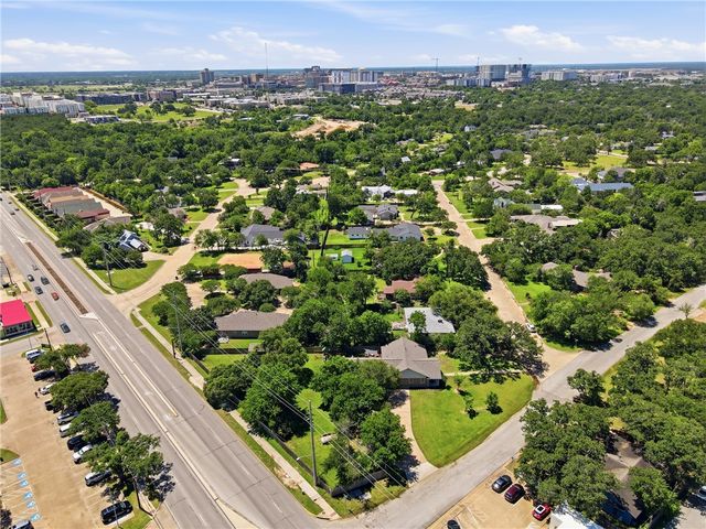 515 Crescent Drive, Bryan, TX 77801