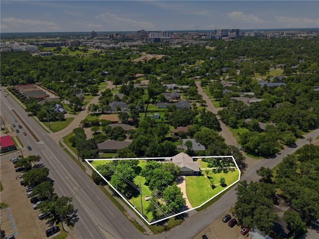 515 Crescent Drive, Bryan, TX 77801