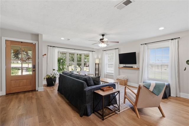 515 Crescent Drive, Bryan, TX 77801
