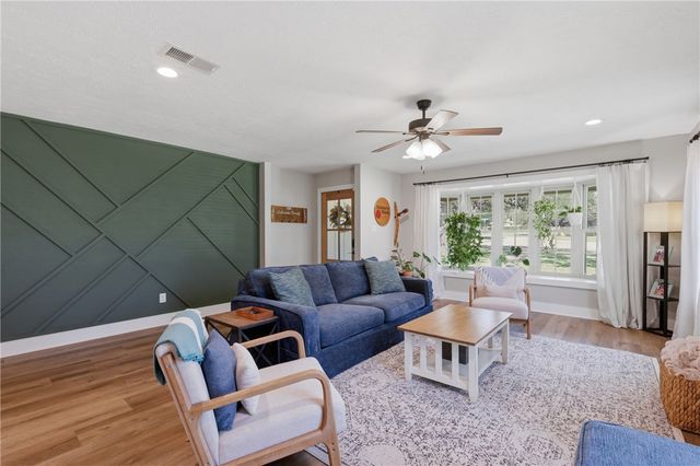 515 Crescent Drive, Bryan, TX 77801