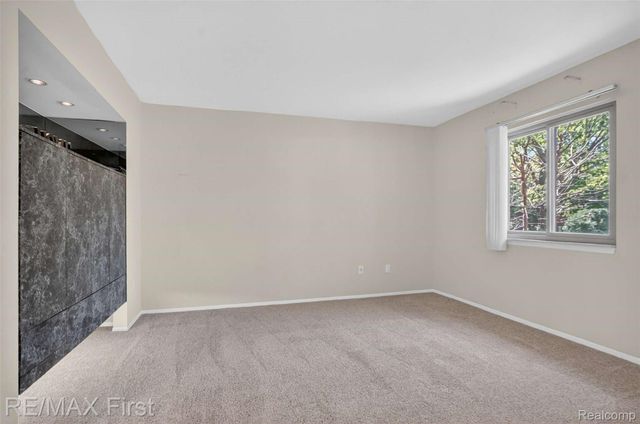 3660 Old Creek Road Road 36, Troy, MI 48084