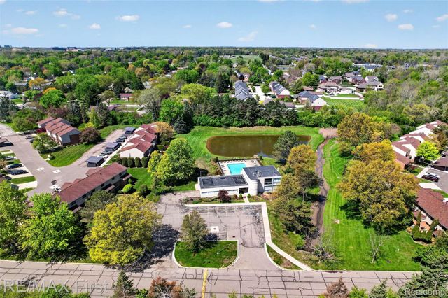 3660 Old Creek Road Road 36, Troy, MI 48084