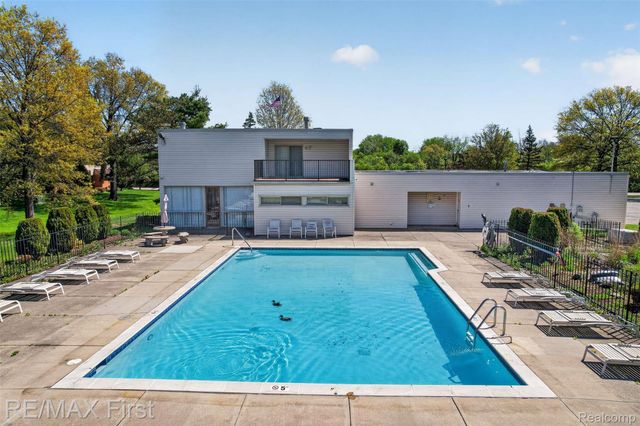 3660 Old Creek Road Road 36, Troy, MI 48084