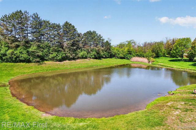3660 Old Creek Road Road 36, Troy, MI 48084