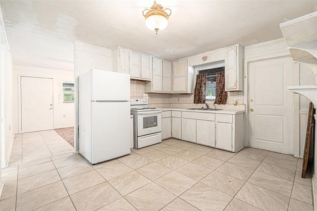 20653 OLD TRILBY ROAD, Dade City, FL 33523