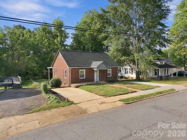 314 Rockyford Street, Morganton, NC 28655