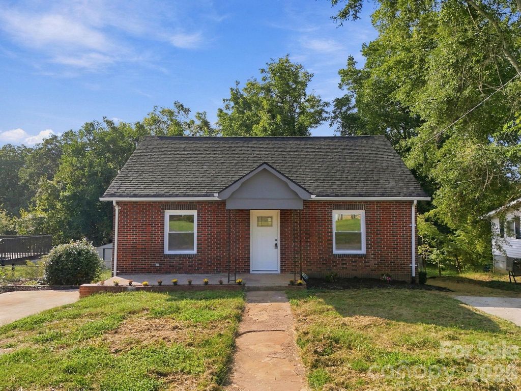 314 Rockyford Street, Morganton, NC 28655