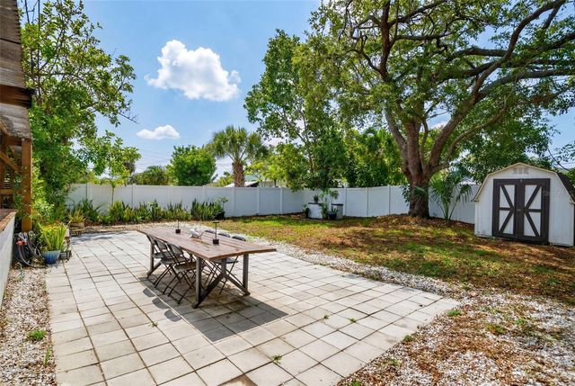 824 59TH AVE NE, St Petersburg, FL 33703