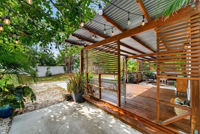 824 59TH AVE NE, St Petersburg, FL 33703