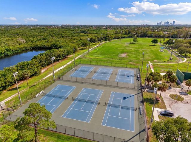 824 59TH AVE NE, St Petersburg, FL 33703