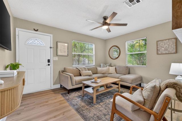 824 59TH AVE NE, St Petersburg, FL 33703