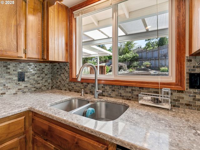 11424 Sw 66TH Ave, Portland, OR 97223