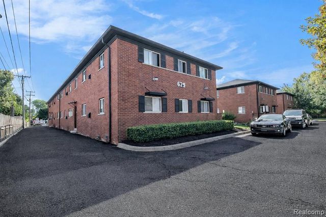 629 W Maple Rd 7, Clawson, MI 48017