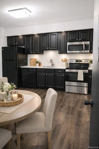 629 W Maple Rd 7, Clawson, MI 48017