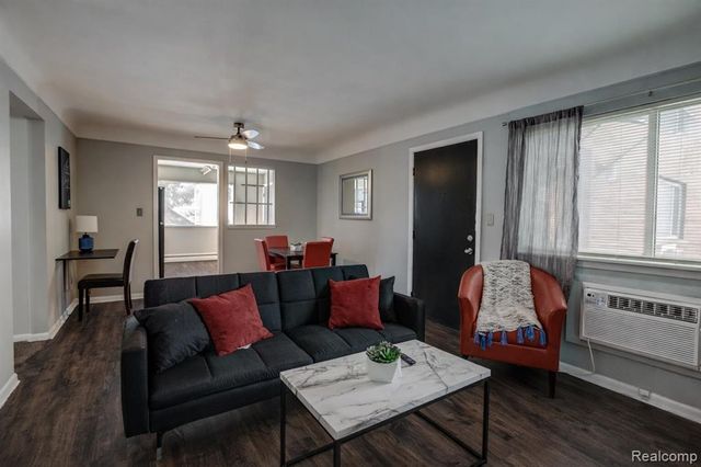 629 W Maple Rd 7, Clawson, MI 48017