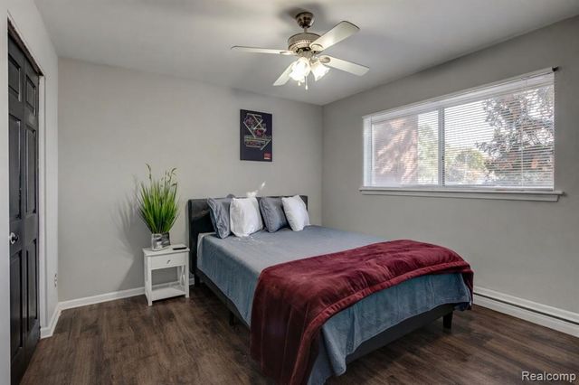 629 W Maple Rd 7, Clawson, MI 48017