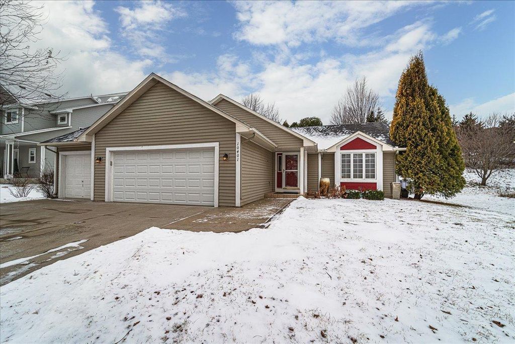 10401 Windrose Curv property