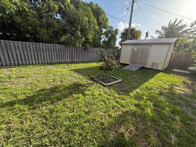 817 Elm Road, West Palm Beach, FL 33409