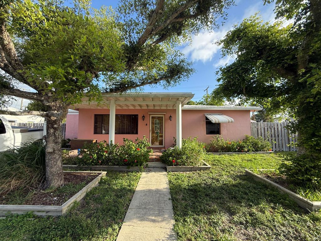 817 Elm Road, West Palm Beach, FL 33409