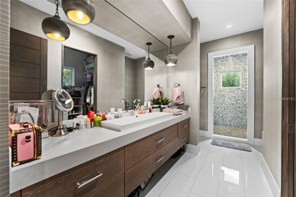 Image 20 of property listing at 12264 MONTALCINO CIRCLE, Windermere, FL 34786