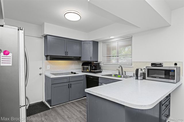 28839 Bannockburn Street, Farmington, MI 48334