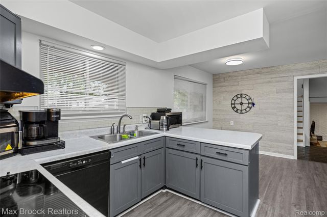 28839 Bannockburn Street, Farmington, MI 48334