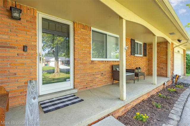 28839 Bannockburn Street, Farmington, MI 48334